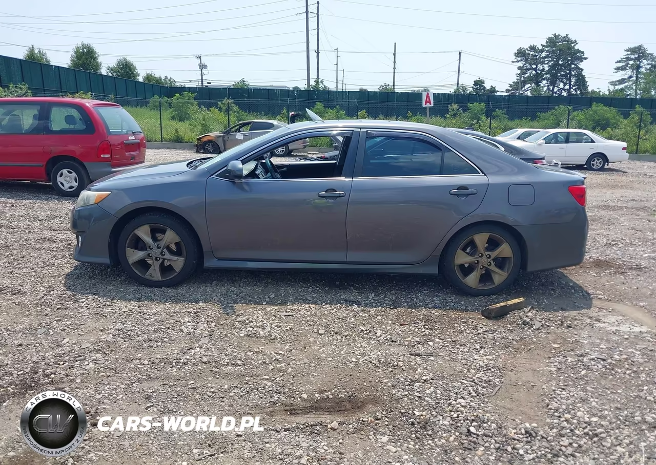 2014 Toyota Camry Se Sport VIN:4T1BF1FK7EU379113 - 14