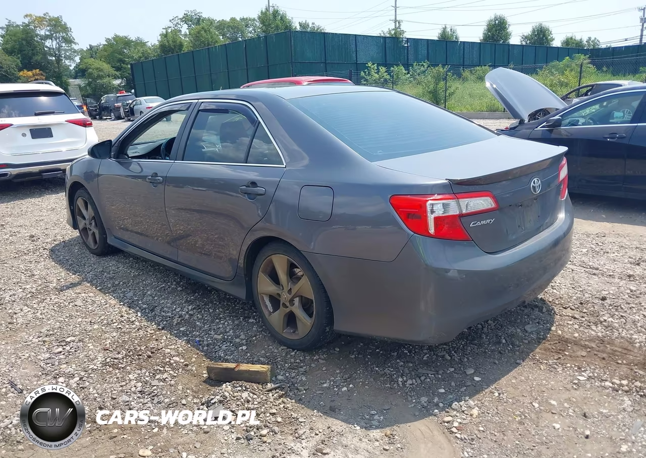 2014 Toyota Camry Se Sport VIN:4T1BF1FK7EU379113 - 3