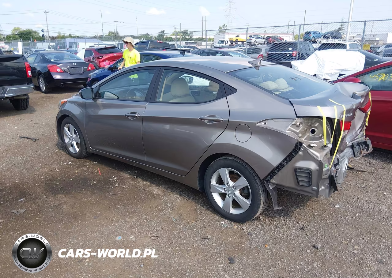 2013 Hyundai Elantra Gls VIN:5NPDH4AE9DH319899 - 3