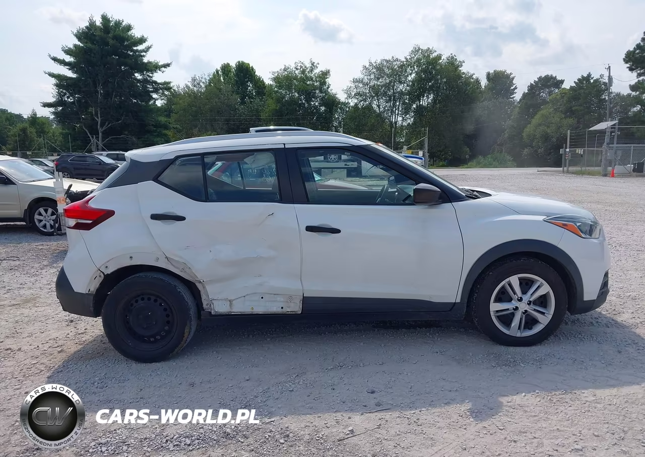2019 Nissan Kicks S VIN:3N1CP5CUXKL554739 - 13