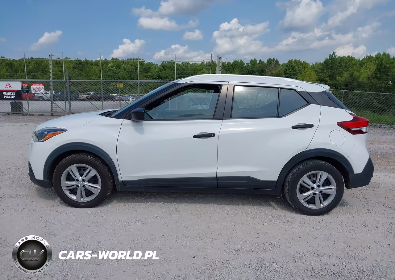 2019 Nissan Kicks S VIN:3N1CP5CUXKL554739 - 14