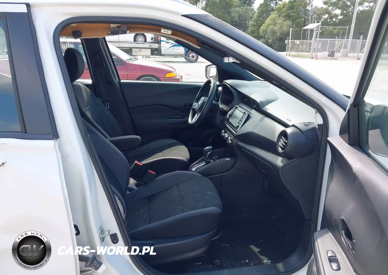 2019 Nissan Kicks S VIN:3N1CP5CUXKL554739 - 5