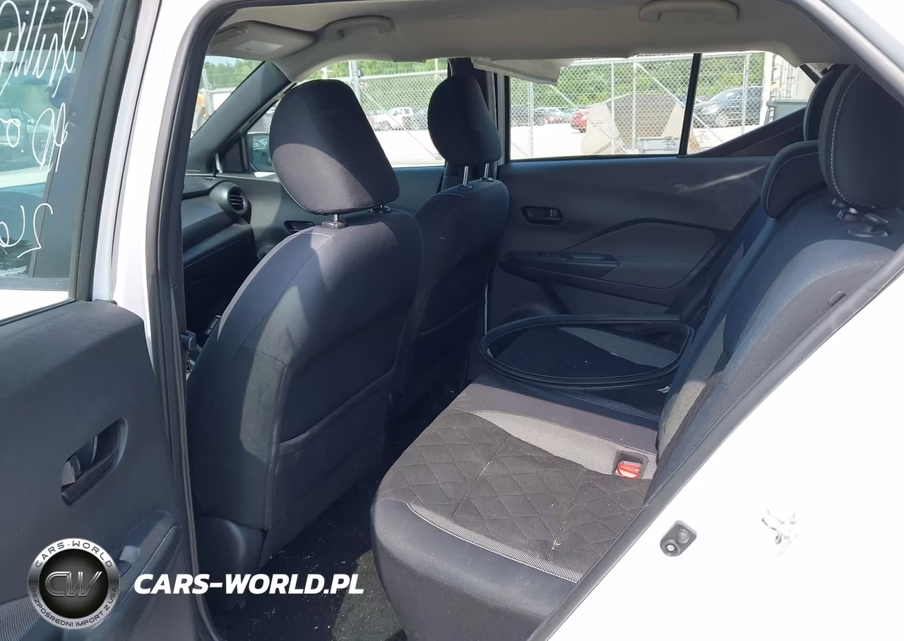 2019 Nissan Kicks S VIN:3N1CP5CUXKL554739 - 8