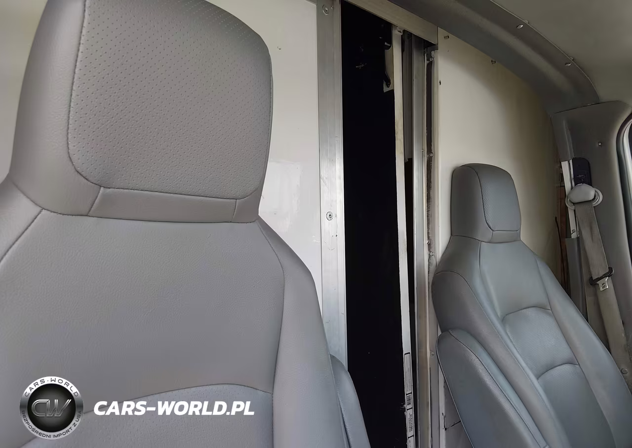 2019 Ford E-350 Cutaway VIN:1FDWE3F69KDC21368 - 8