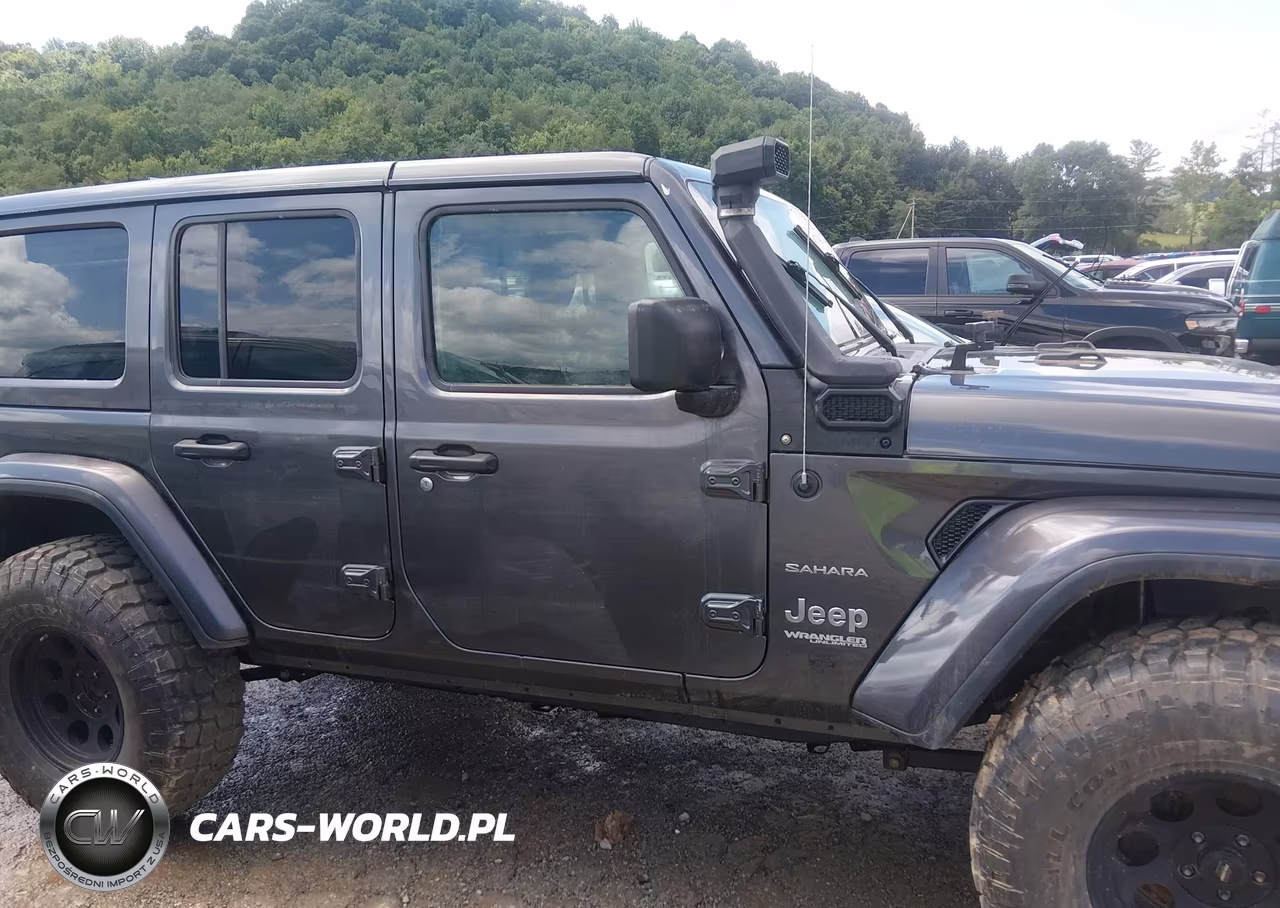 2018 Jeep Wrangler Unlimited Sahara 4X4 VIN:1C4HJXEN6JW189183 - 13