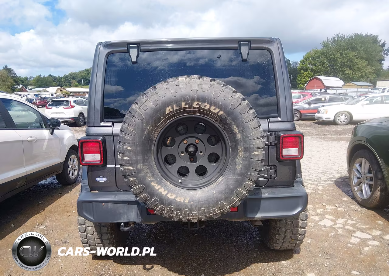 2018 Jeep Wrangler Unlimited Sahara 4X4 VIN:1C4HJXEN6JW189183 - 16