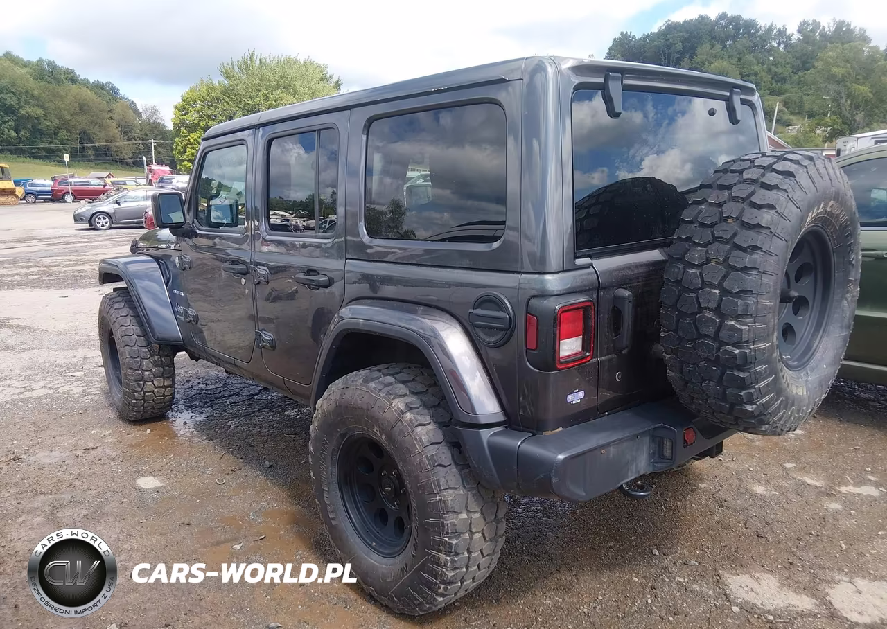 2018 Jeep Wrangler Unlimited Sahara 4X4 VIN:1C4HJXEN6JW189183 - 3