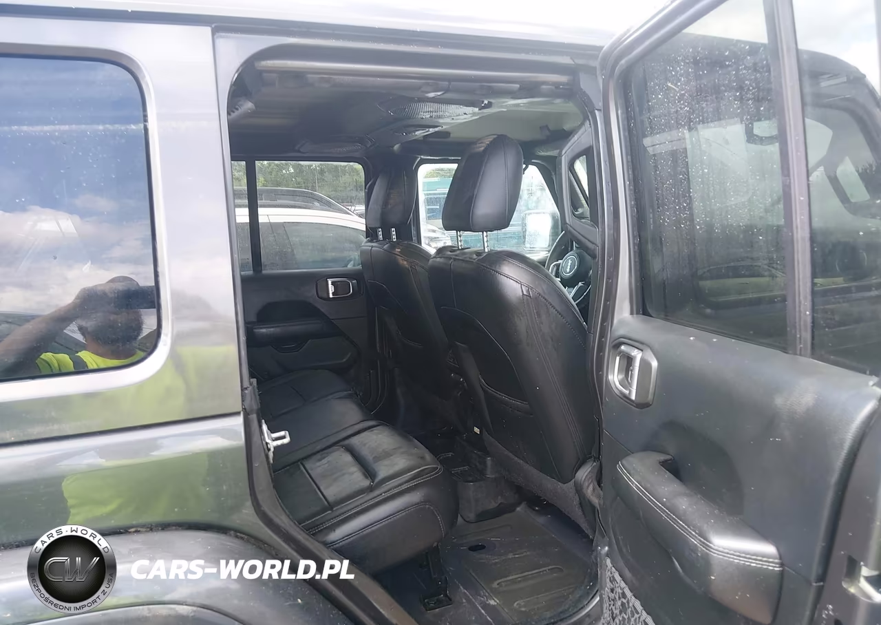 2018 Jeep Wrangler Unlimited Sahara 4X4 VIN:1C4HJXEN6JW189183 - 8