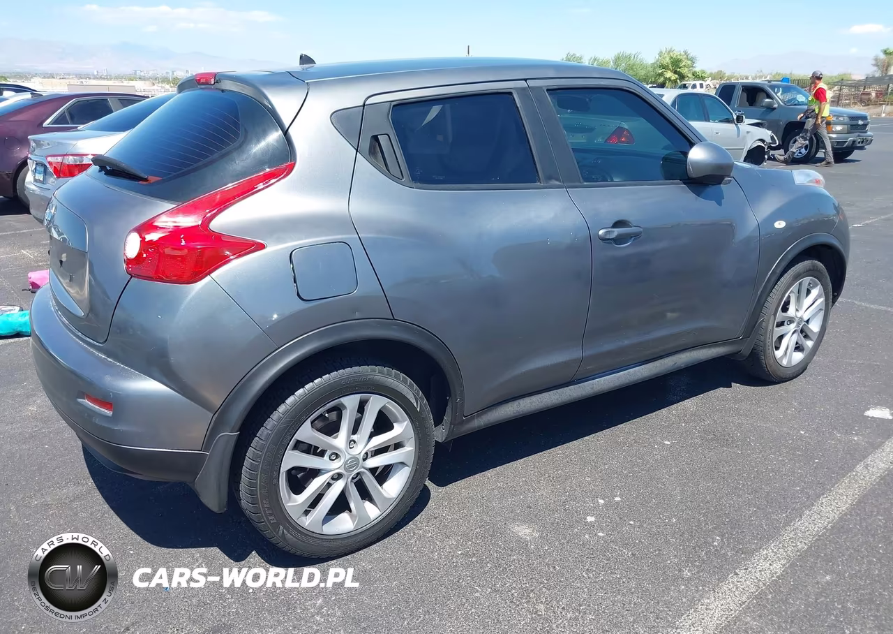 2011 Nissan Juke S VIN:JN8AF5MRXBT006399 - 4