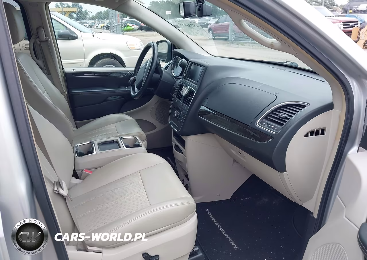 2011 Chrysler Town & Country Touring-L VIN:2A4RR8DG3BR651094 - 5