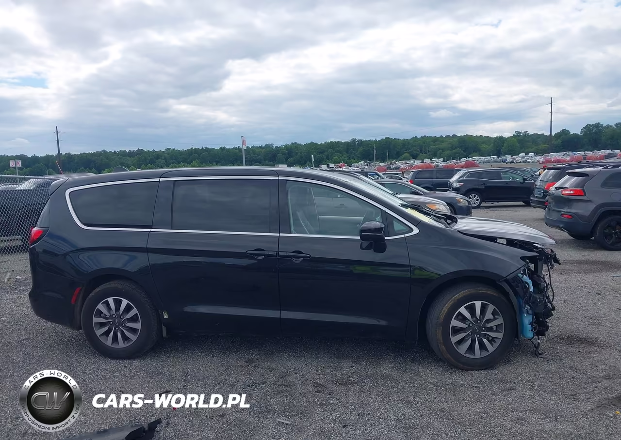 2023 Chrysler Pacifica Hybrid Touring L VIN:2C4RC1L74PR604261 - 14