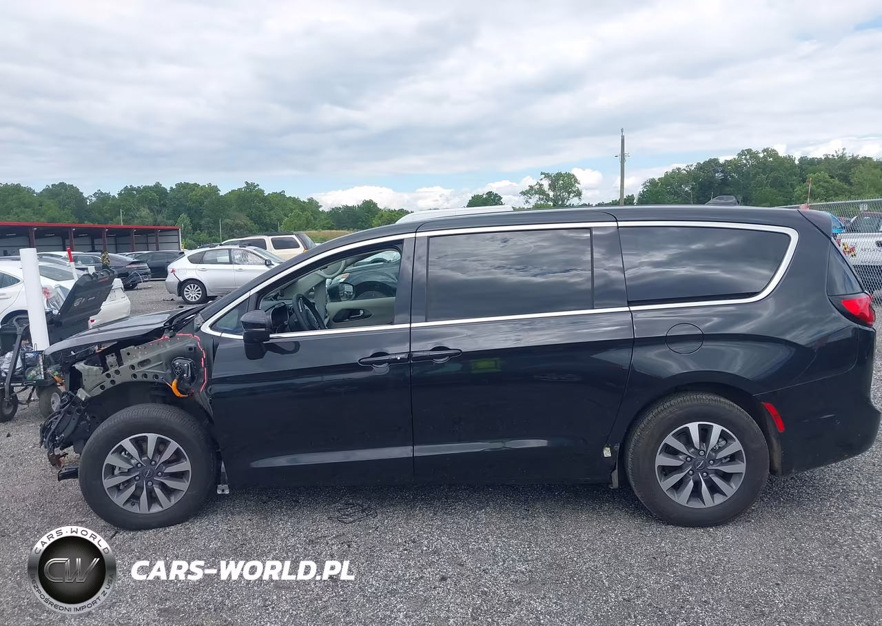 2023 Chrysler Pacifica Hybrid Touring L VIN:2C4RC1L74PR604261 - 15