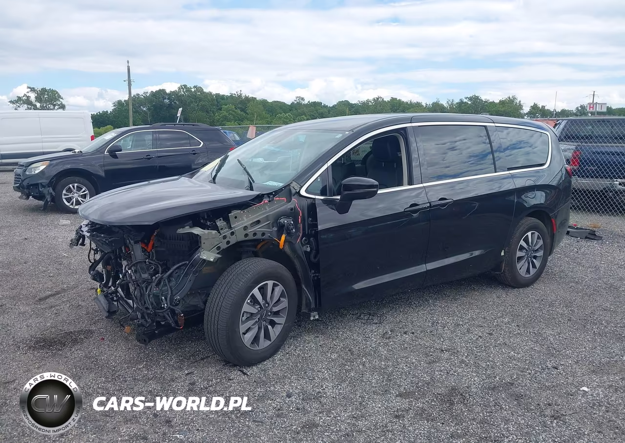 2023 Chrysler Pacifica Hybrid Touring L VIN:2C4RC1L74PR604261 - 2