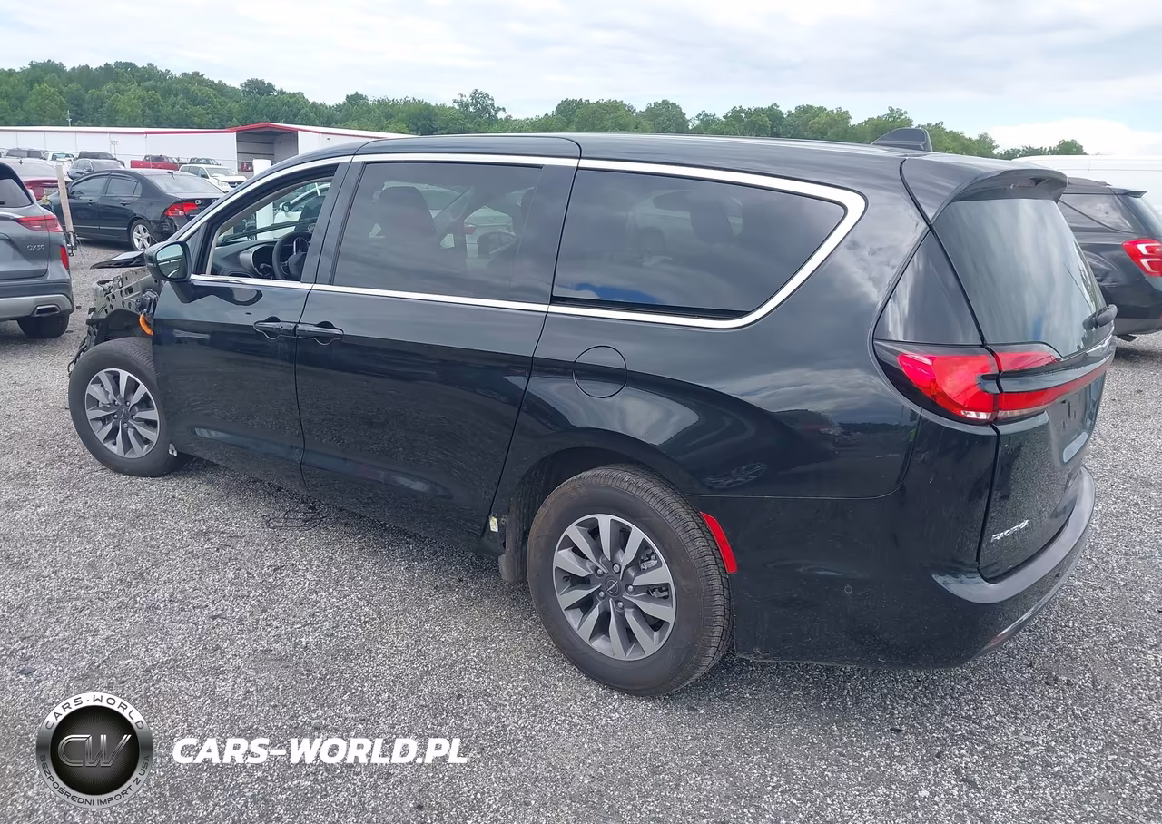 2023 Chrysler Pacifica Hybrid Touring L VIN:2C4RC1L74PR604261 - 3