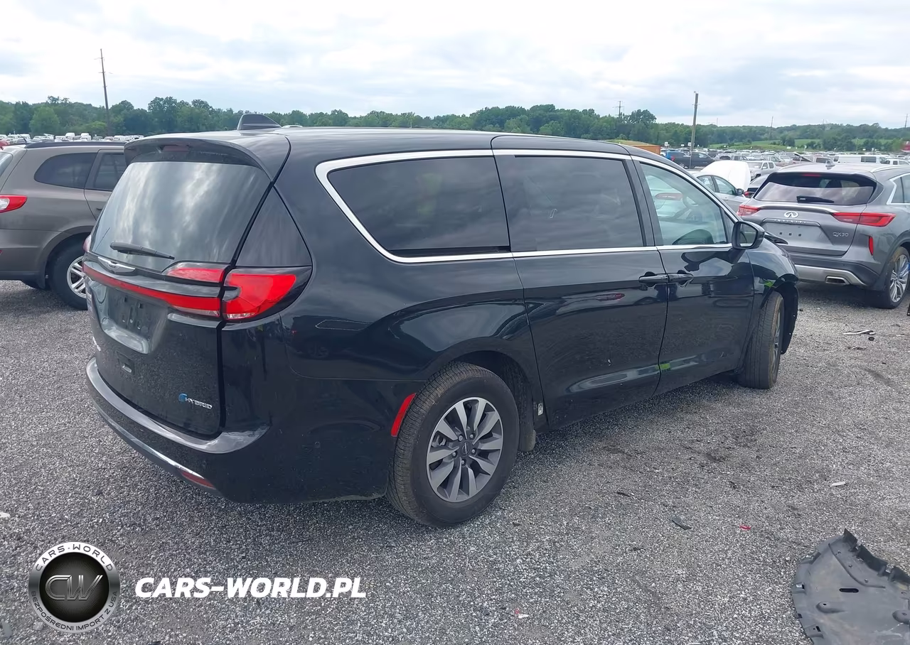 2023 Chrysler Pacifica Hybrid Touring L VIN:2C4RC1L74PR604261 - 4