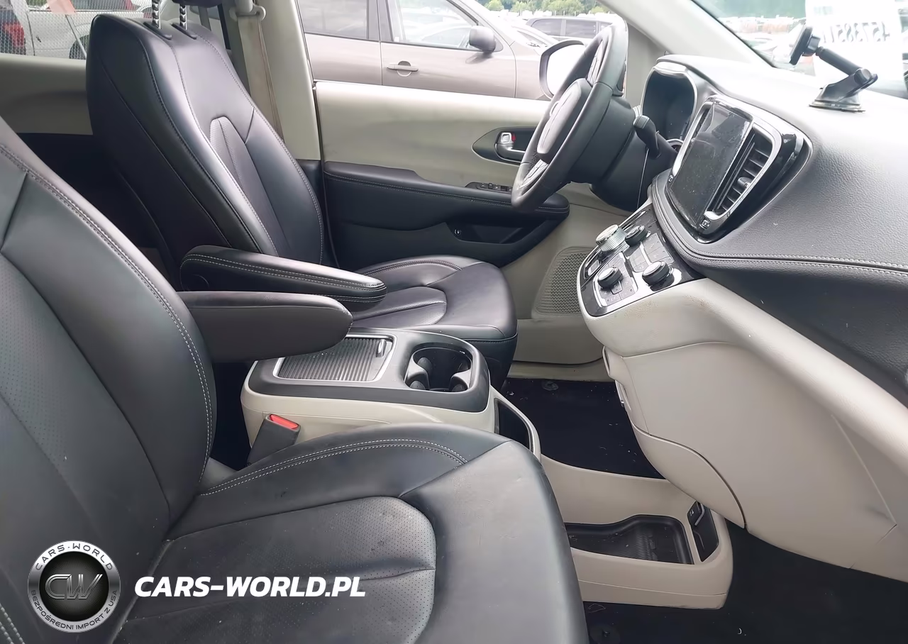 2023 Chrysler Pacifica Hybrid Touring L VIN:2C4RC1L74PR604261 - 5