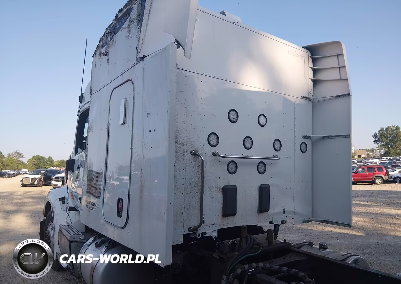 2015 Peterbilt 579 VIN:1XPBDP9XXFD251260 - 8