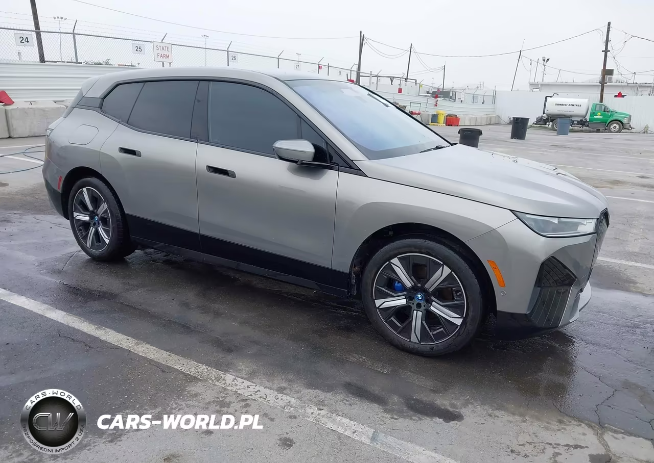 2024 BMW Ix xDrive50 – zdjęcie 1 z 18