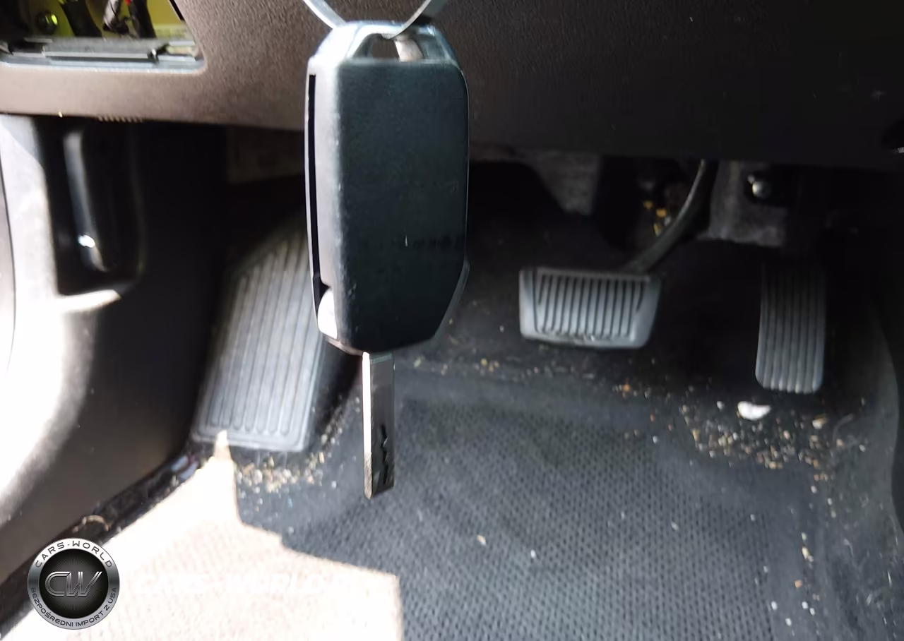 2019 Kia Forte Lxs VIN:3KPF24AD4KE061424 - 11