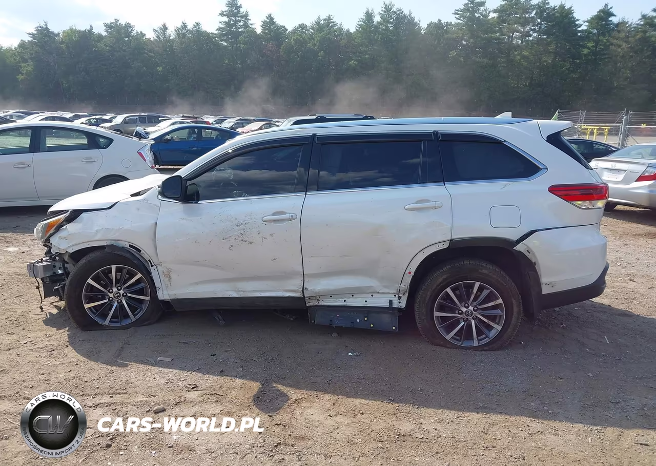 2019 Toyota Highlander Xle VIN:5TDJZRFHXKS581650 - 15