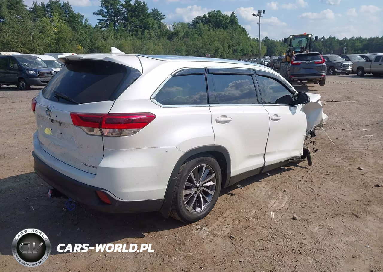 2019 Toyota Highlander Xle VIN:5TDJZRFHXKS581650 - 4