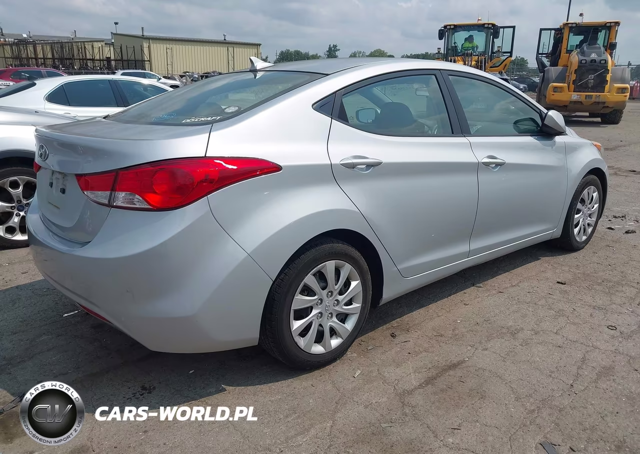 2011 Hyundai Elantra Gls VIN:5NPDH4AE7BH010557 - 4
