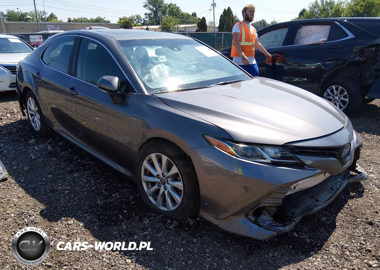 2018 Toyota Camry Le – zdjęcie 1 z 19