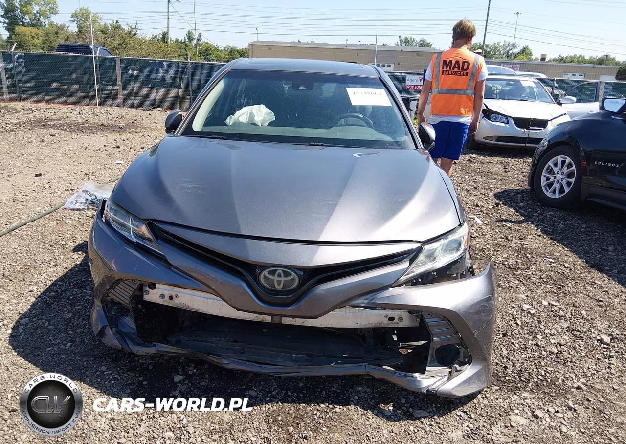 2018 Toyota Camry Le VIN:4T1B11HK2JU009323 - 13