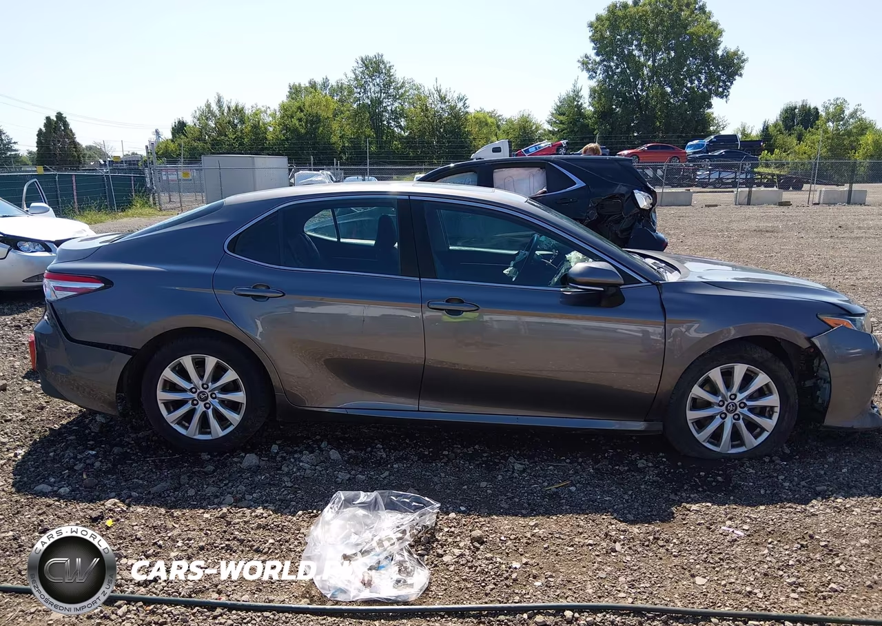 2018 Toyota Camry Le VIN:4T1B11HK2JU009323 - 14