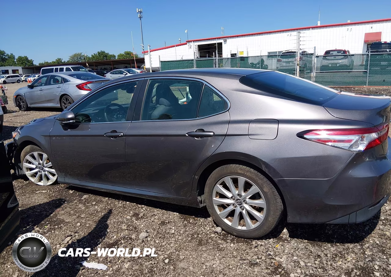 2018 Toyota Camry Le VIN:4T1B11HK2JU009323 - 15