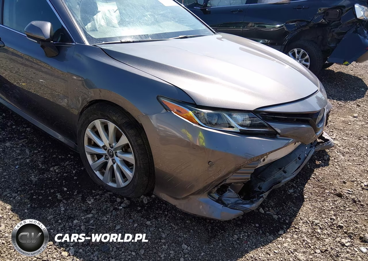 2018 Toyota Camry Le VIN:4T1B11HK2JU009323 - 19