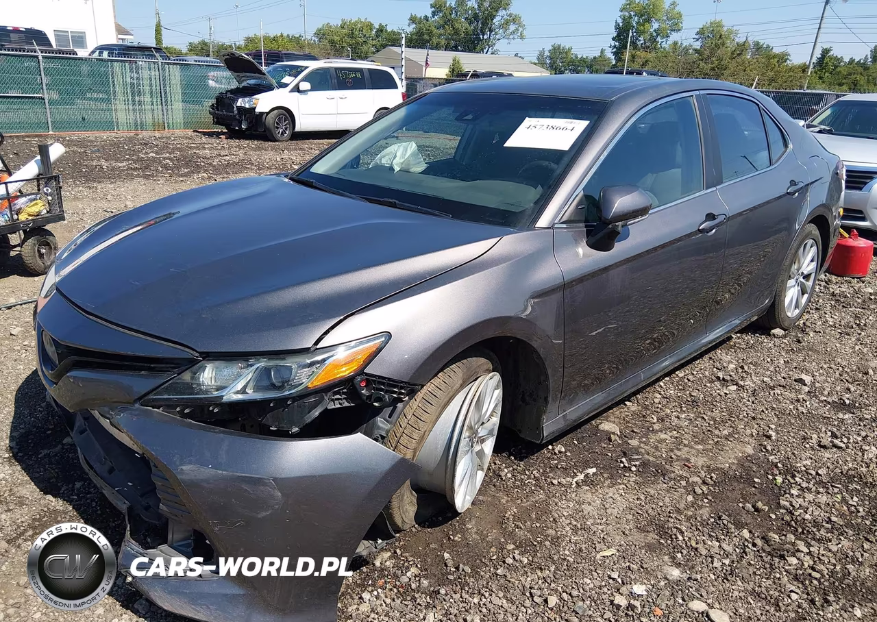 2018 Toyota Camry Le VIN:4T1B11HK2JU009323 - 2
