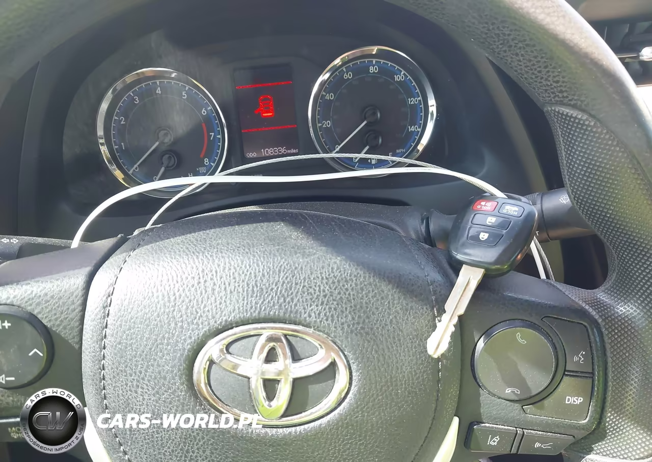 2018 Toyota Corolla Le VIN:5YFBURHE7JP830631 - 11