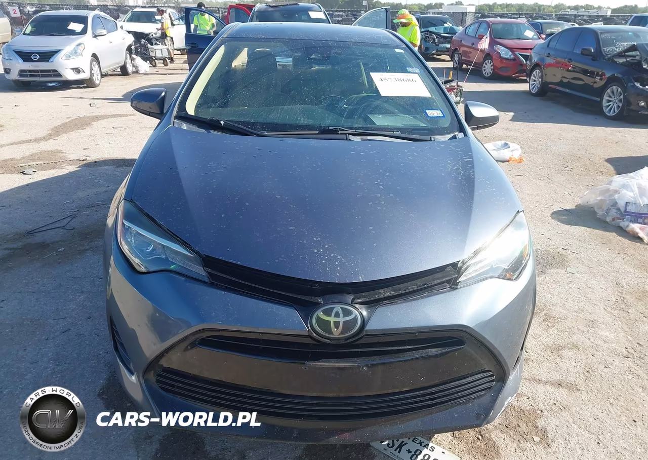 2018 Toyota Corolla Le VIN:5YFBURHE7JP830631 - 12