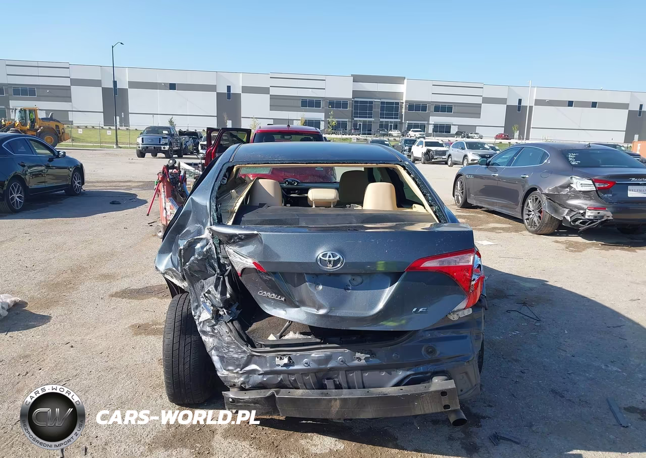 2018 Toyota Corolla Le VIN:5YFBURHE7JP830631 - 16