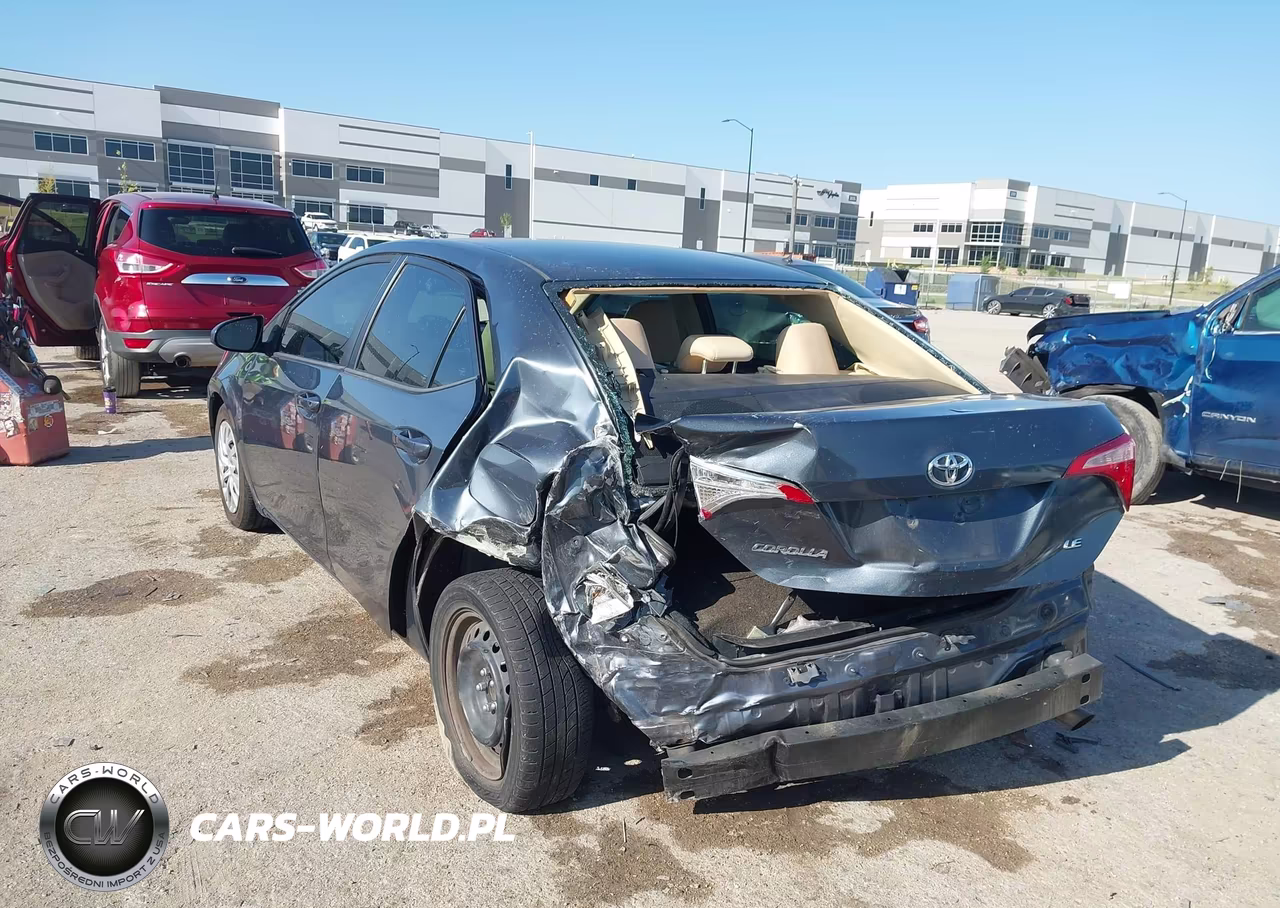 2018 Toyota Corolla Le VIN:5YFBURHE7JP830631 - 3