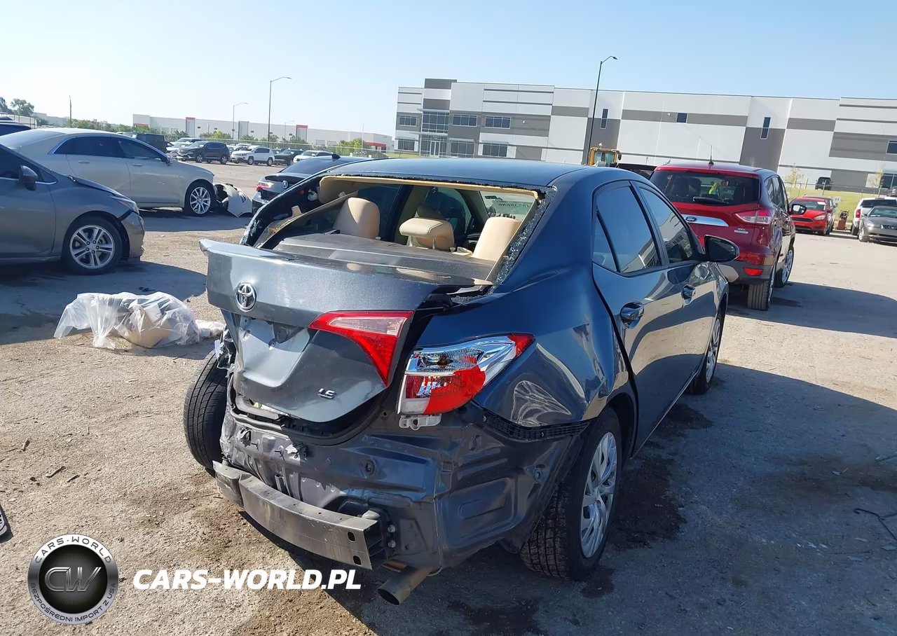 2018 Toyota Corolla Le VIN:5YFBURHE7JP830631 - 4