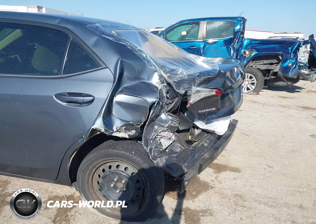2018 Toyota Corolla Le VIN:5YFBURHE7JP830631 - 6