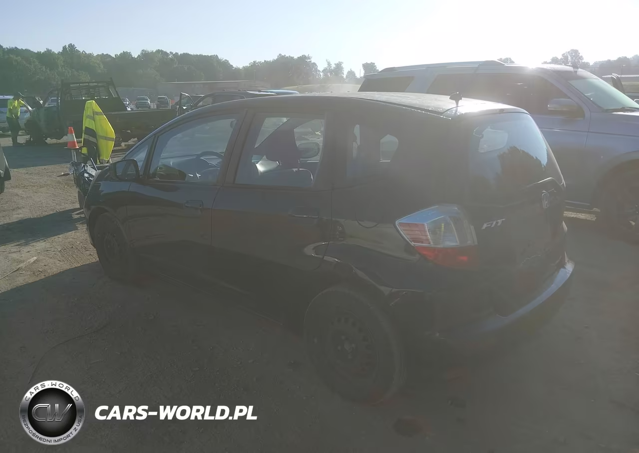 2011 Honda Fit VIN:JHMGE8G34BS000863 - 3