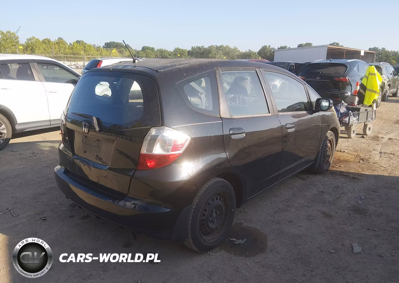 2011 Honda Fit VIN:JHMGE8G34BS000863 - 4