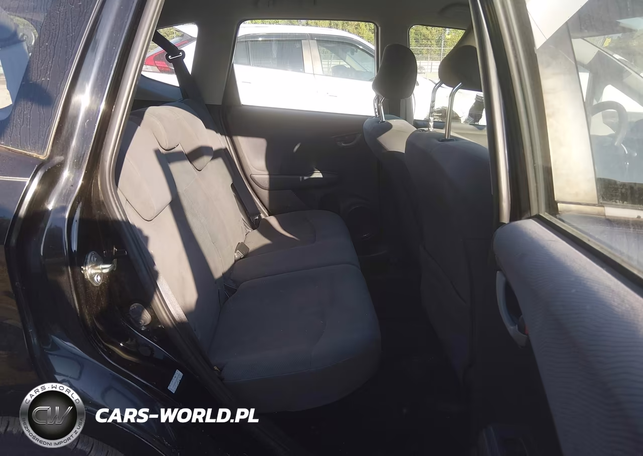 2011 Honda Fit VIN:JHMGE8G34BS000863 - 8