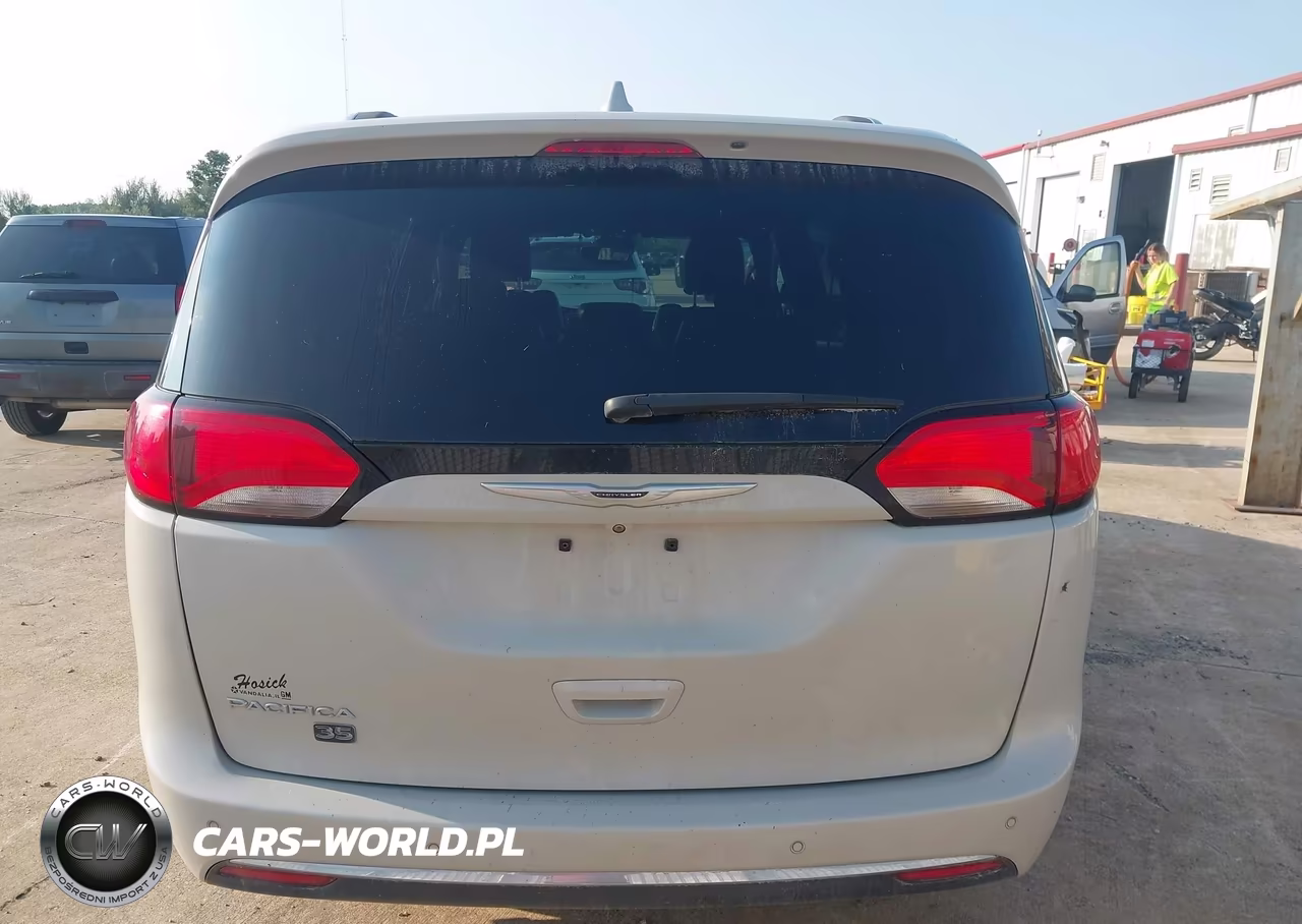 2019 Chrysler Pacifica 35Th Anniversary Touring L Plus VIN:2C4RC1EG6KR746620 - 16
