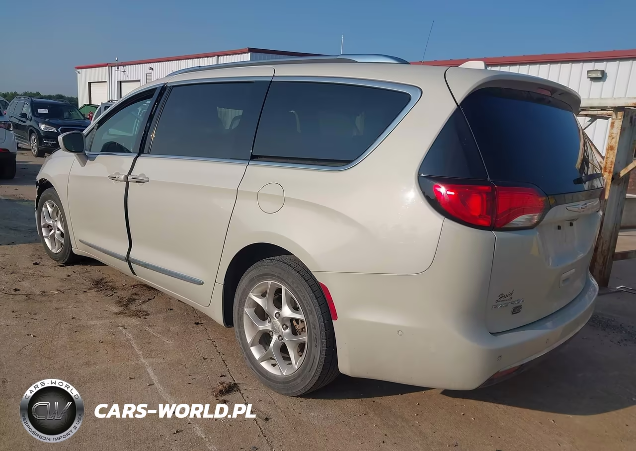 2019 Chrysler Pacifica 35Th Anniversary Touring L Plus VIN:2C4RC1EG6KR746620 - 3