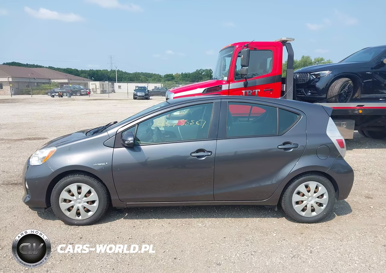 2013 Toyota Prius C Two VIN:JTDKDTB32D1535403 - 14