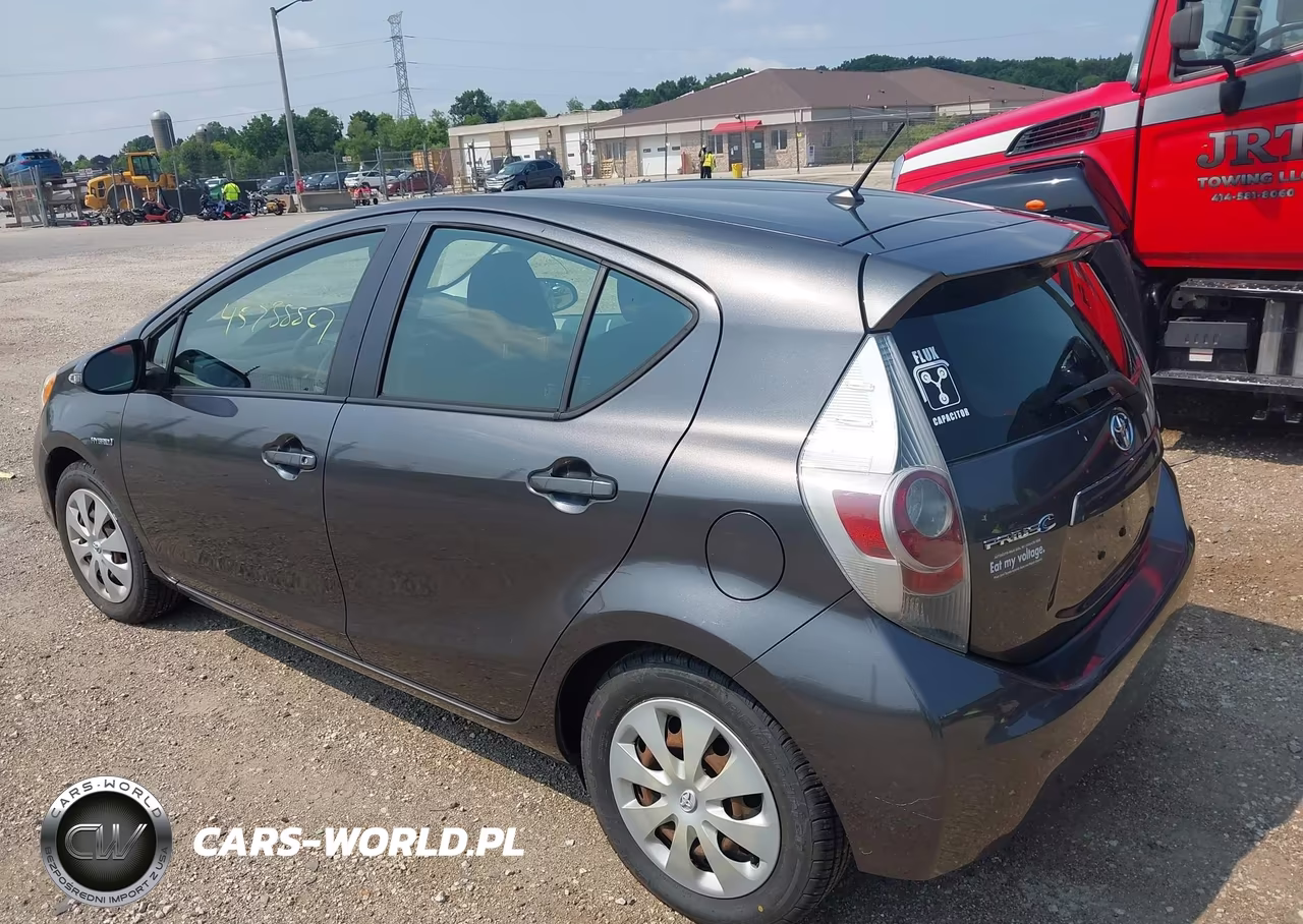 2013 Toyota Prius C Two VIN:JTDKDTB32D1535403 - 3