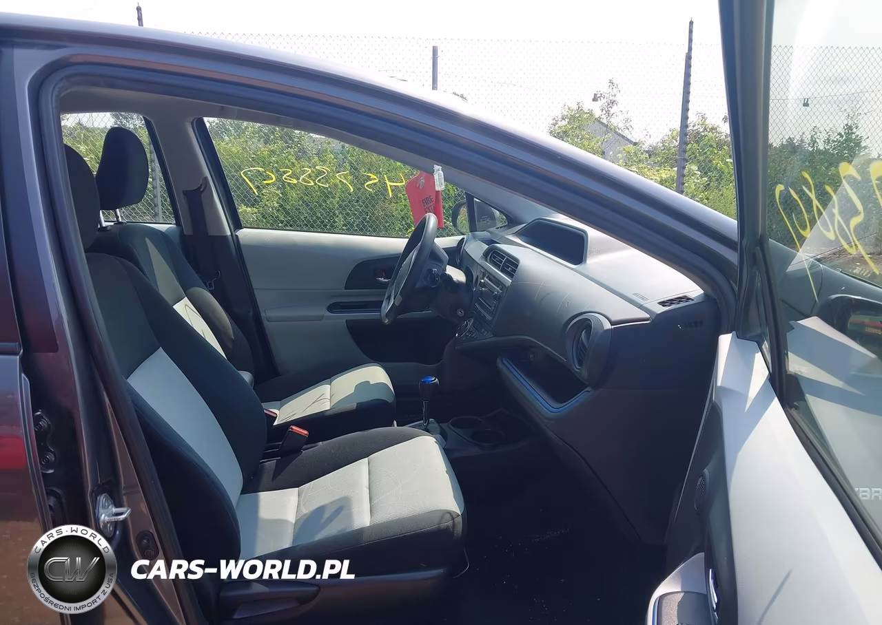 2013 Toyota Prius C Two VIN:JTDKDTB32D1535403 - 5