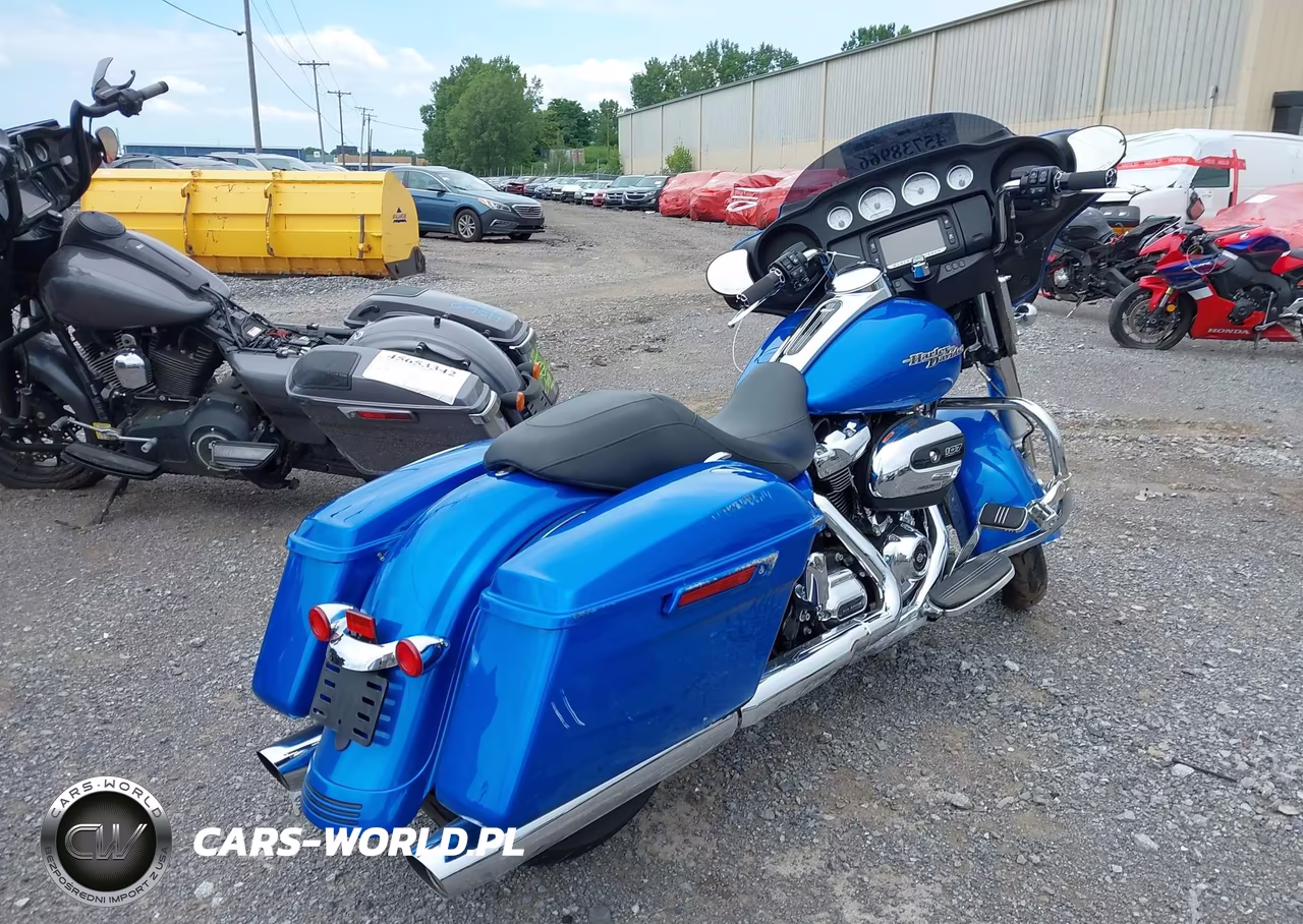 2018 Harley-Davidson Flhx Street Glide VIN:1HD1KBC14JB608316 - 4