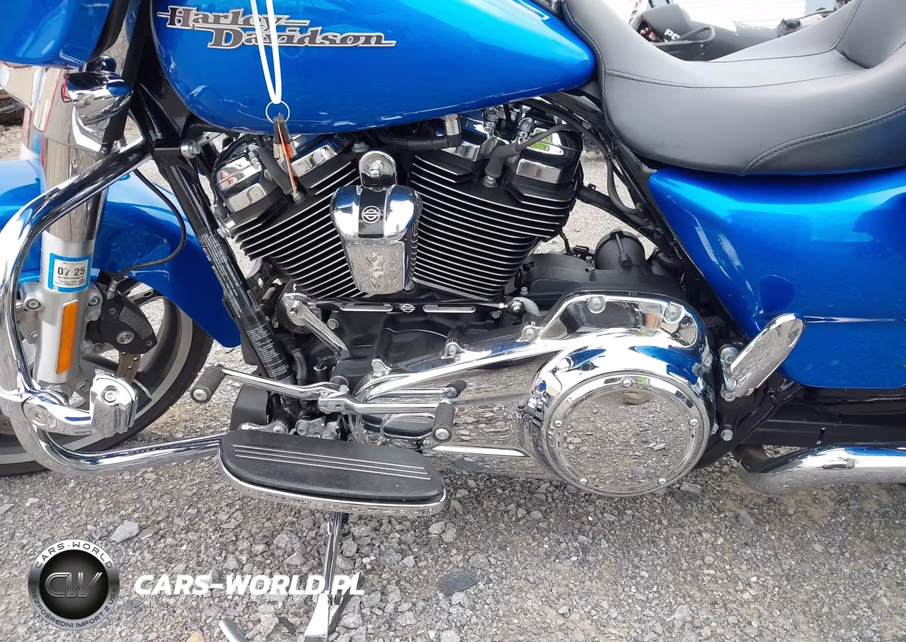2018 Harley-Davidson Flhx Street Glide VIN:1HD1KBC14JB608316 - 9