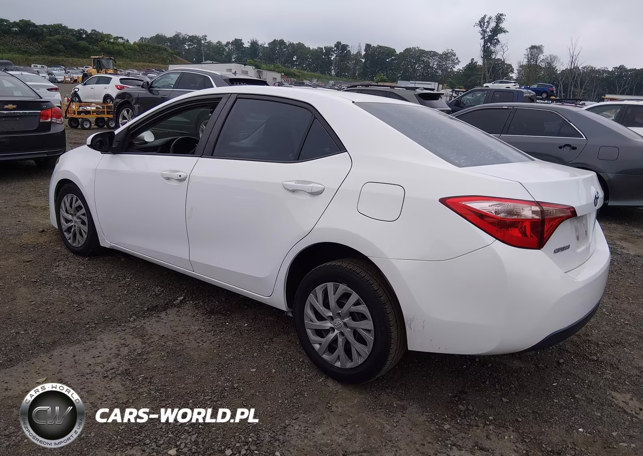 2017 Toyota Corolla Le VIN:2T1BURHE8HC793146 - 3