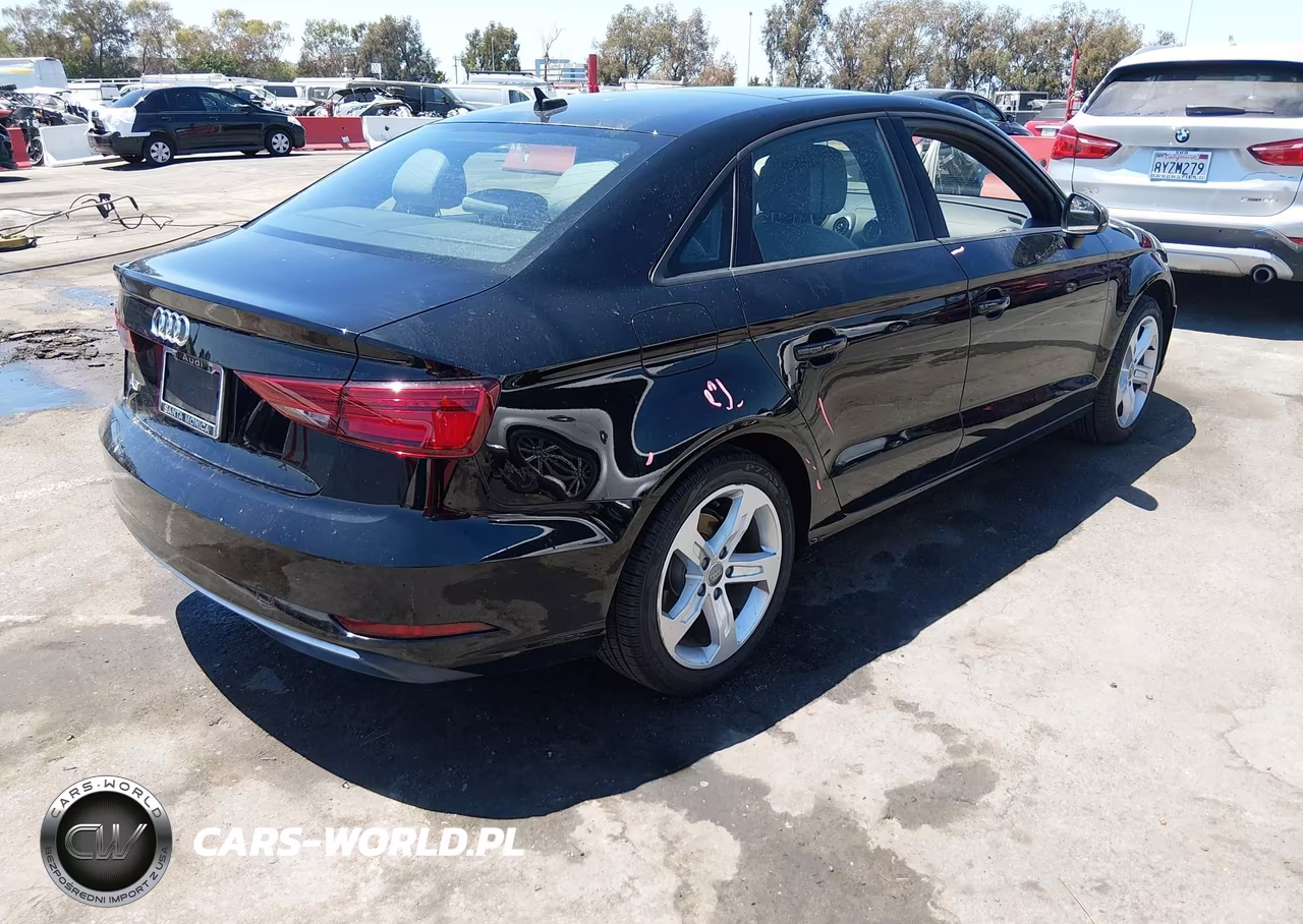 2018 Audi A3 2.0T Premium-2.0T Tech Premium VIN:WAUAUGFF6J1090695 - 4